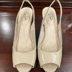 Nude, 3 inch, peep toe pumps